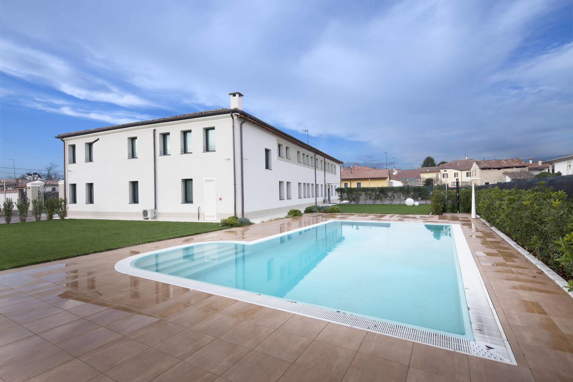 Villa Solaris Hotel & Residence Tezze sul Brenta Buitenkant foto